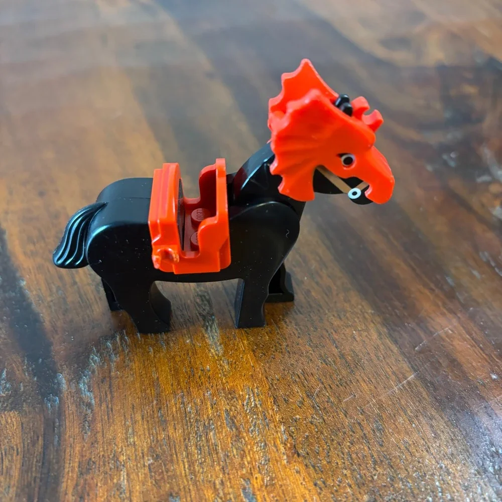 LEGO Castle Dragon Knight Horse Black with Red Dragon‎ Armor and Saddle Vintage